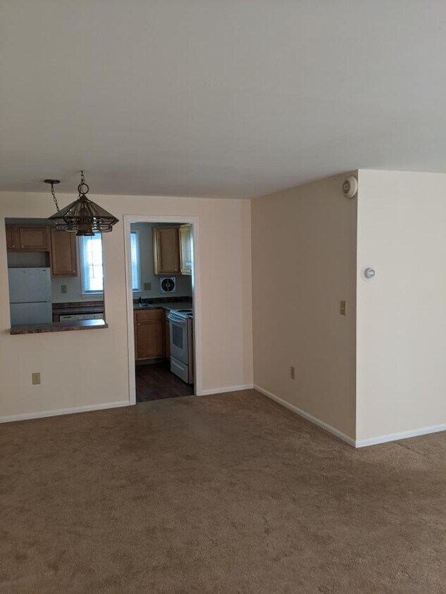 Building Photo - 1 bedroom in Farmington CT 06032