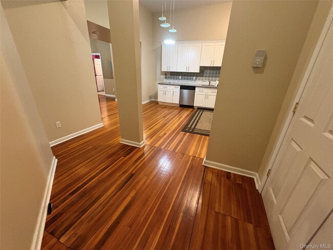 Building Photo - 4 E Main St