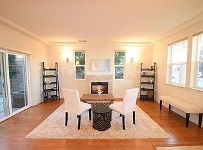 Foto del edificio - 2527 N Village Dr