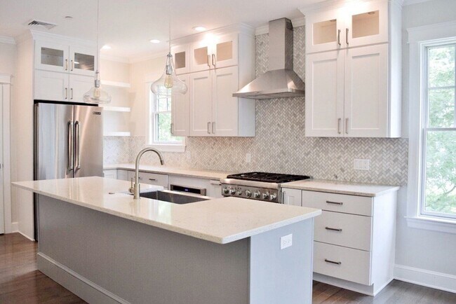 Foto del edificio - Modern & Spacious 3 BED 3 BATH in Great South Boston Neighborhood.