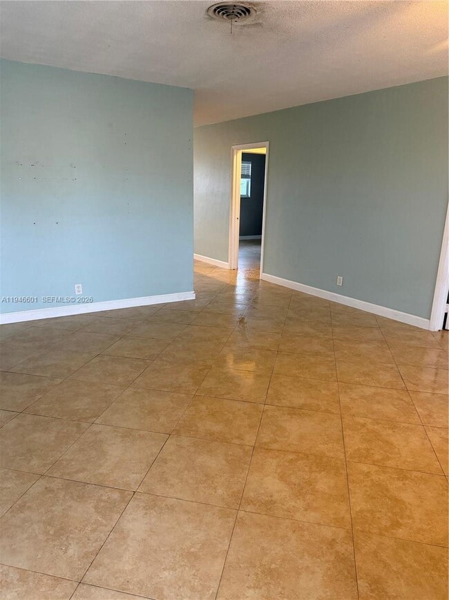 Foto del edificio - 3212 NE 10th St