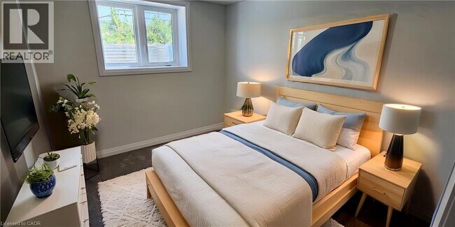 Photo du bâtiment - 410 Northfield Dr W