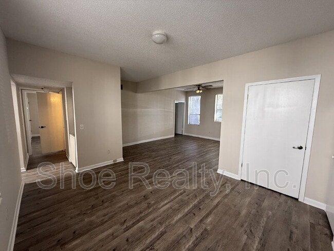 Building Photo - 2545 Oak St