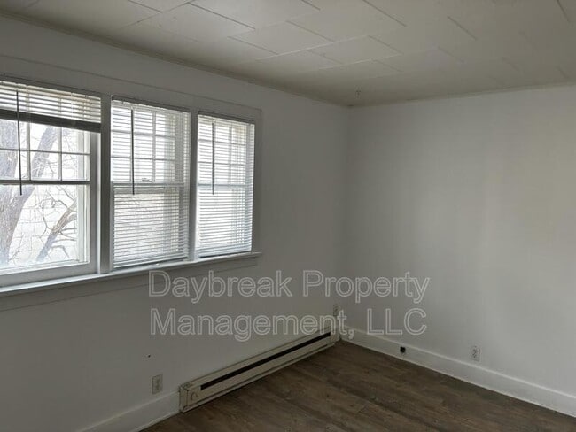 Building Photo - 6 11th St S