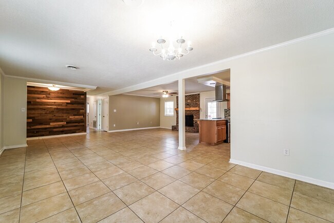 Foto del edificio - Spacious 3 Bedroom Brick Home in Clinton