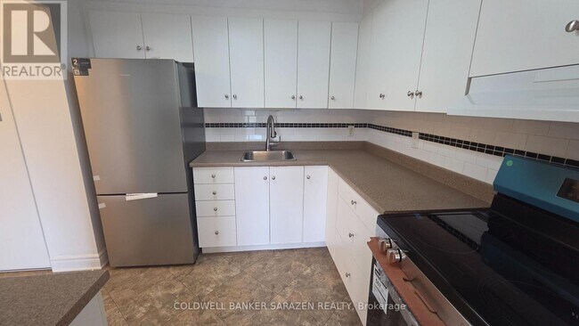 Building Photo - 1100 Ambleside Dr