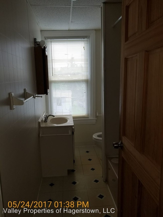 Building Photo - 3 br, 1 bath House - 43 Randolph Ave