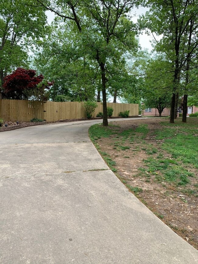 Building Photo - 300 Genesis Dr