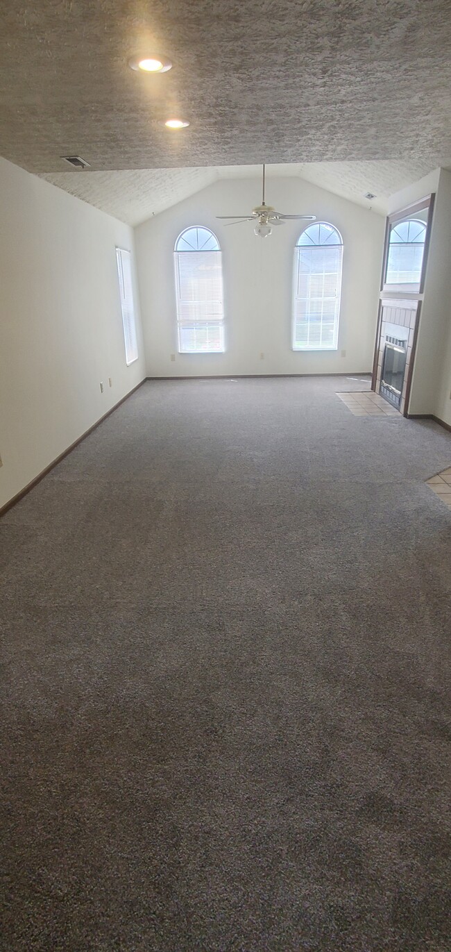 Foto del edificio - 4947 Deer Run Pl