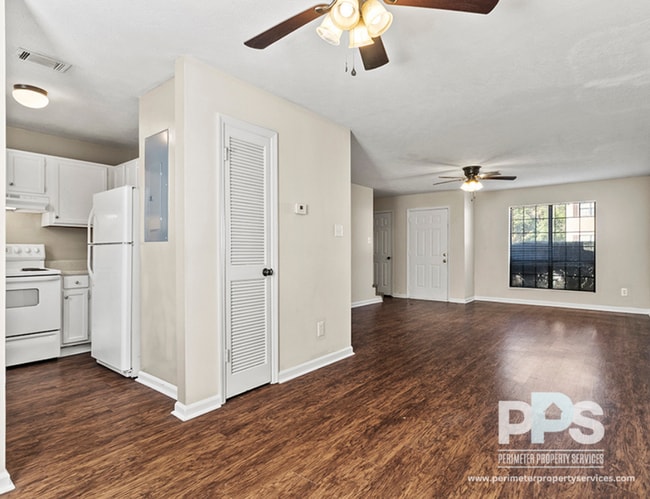 Building Photo - 107 Church St