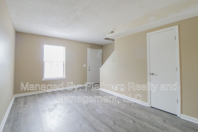 Building Photo - 2550-2553 Old Russellville Pike