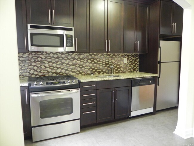 Foto del edificio - 160 S Middle Neck Rd