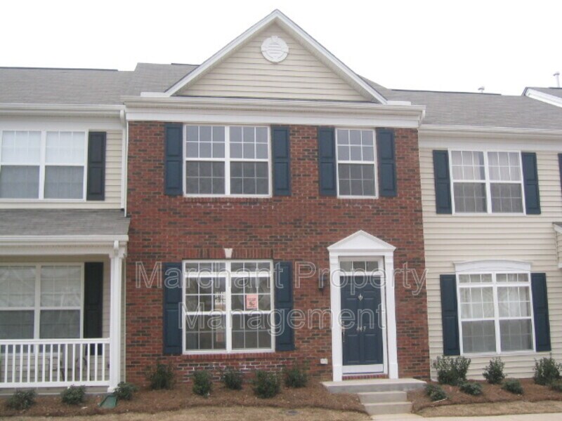 Primary Photo - 447 Twist Cir