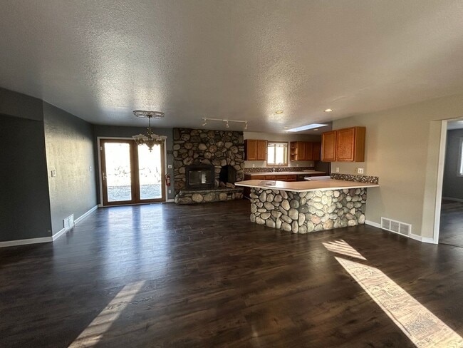 Building Photo - Beautiful 10 Acre Property Columbus, MT!