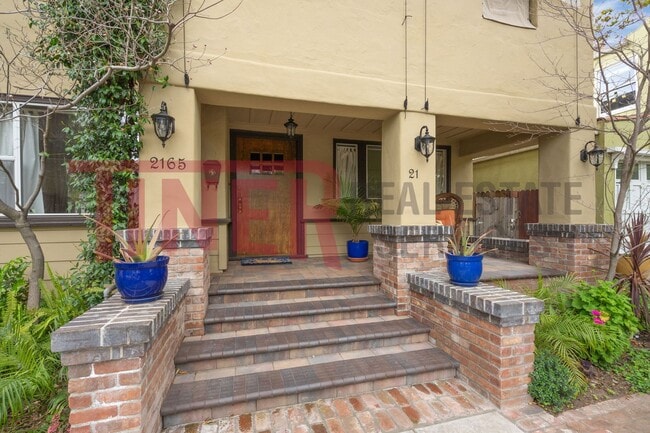Foto del edificio - 2165 Portola Way