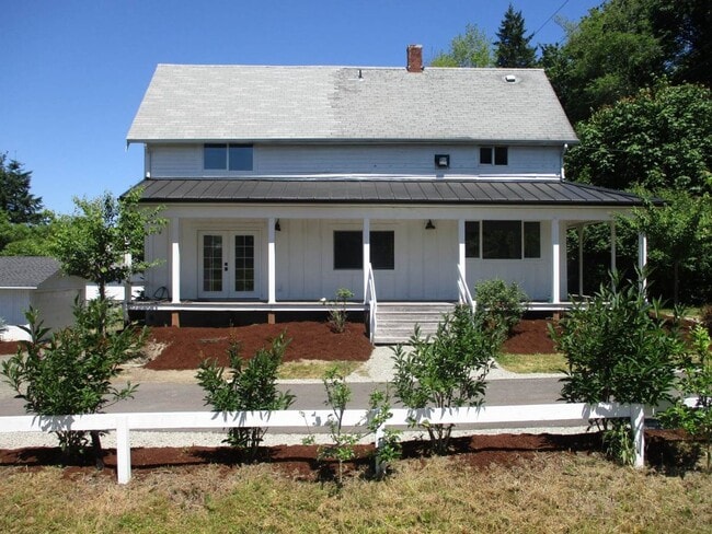 Building Photo - Charming Renovated Farmhouse with Territor...