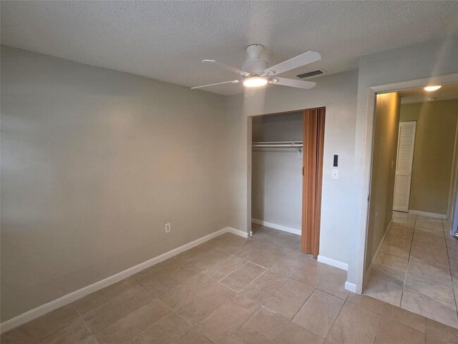 Foto del edificio - 309 NE 169th St