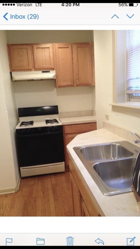 Kitchen - 5040 W Diversey Ave