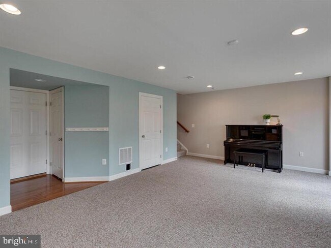 Building Photo - 25181 Beach Pl