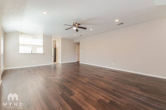 Foto del edificio - 729 Mahogany Dr