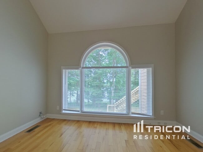 Building Photo - 6868 Glen Cove Ln