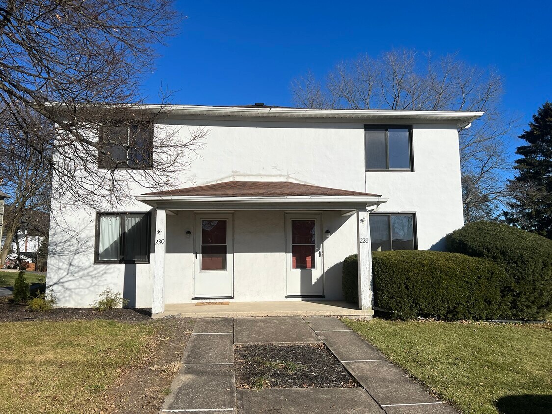 Primary Photo - 228 N Willow Ave