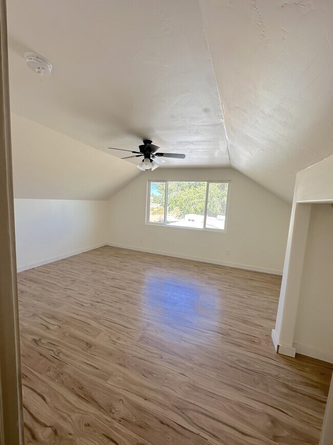 Building Photo - 725 S 200 E