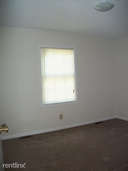 Building Photo - 2 br, 1 bath Duplex - 108 Maplewood Ct Map...