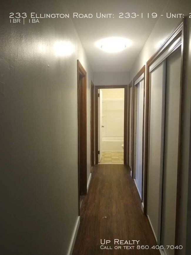 Foto del edificio - 233 Ellington Rd