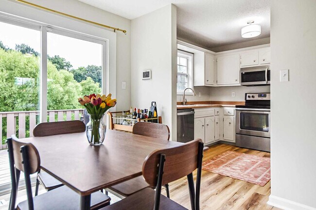 Foto del edificio - Pet Friendly Three Bedroom!