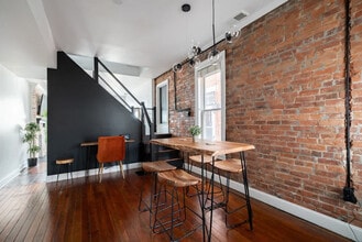 Building Photo - 96 Brickel St