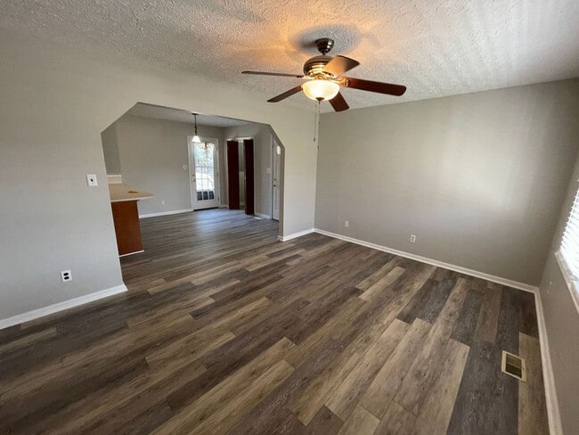 Building Photo - 124 Centerfield Dr