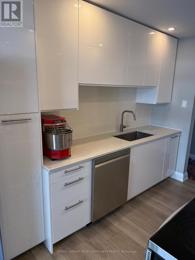 Building Photo - 80 Quebec Ave