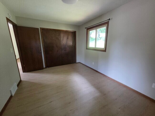 Armario grande en el dormitorio principal - 5800 West Old Shakopee Road