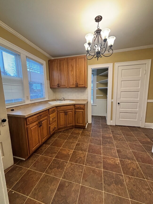 Building Photo - 1810 Hutchins Ave