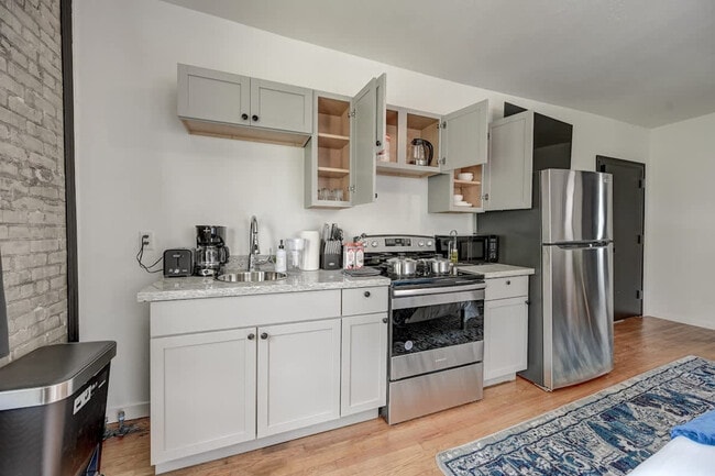 Building Photo - 1925 N Prospect Ave