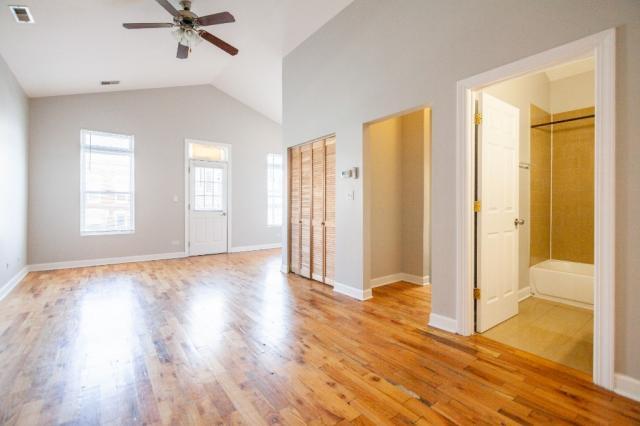 Building Photo - 1 bedroom in CHICAGO IL 60622