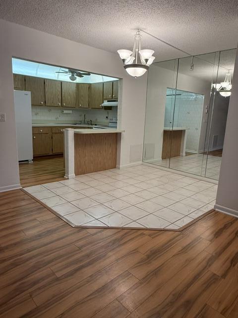 Foto del edificio - 445 Pine Glen Ln