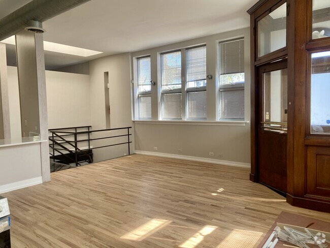 Building Photo - 1734 W Cortland St