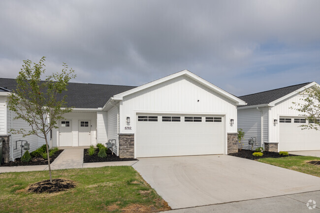 Building Photo - The Villas at Maplewood