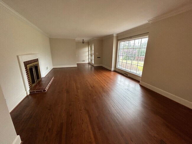 Foto del edificio - Charming 3/2 House in College Heights- $1,995