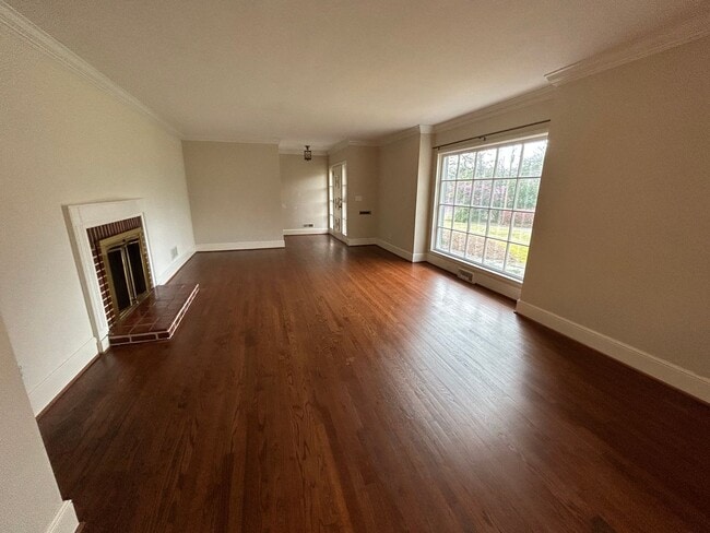 Building Photo - Charming 3/2 House in College Heights- $2,250