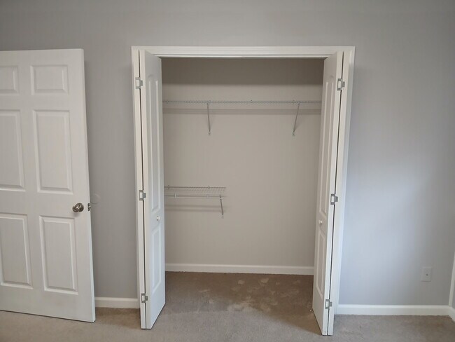 Foto del edificio - 916 Millis Ave