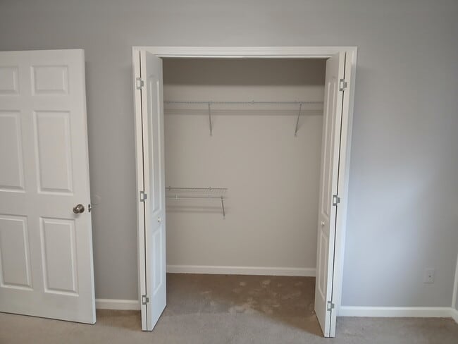 Building Photo - 916 Millis Ave