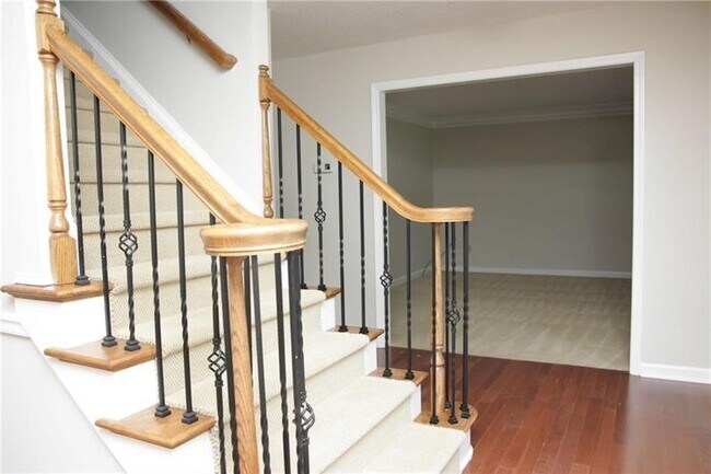 Building Photo - 3004 Tallowood Dr