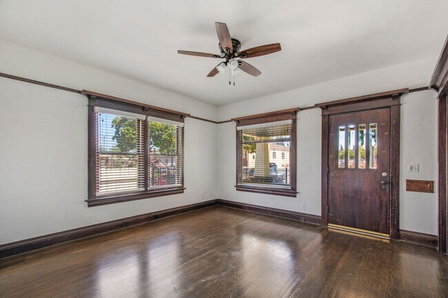 Foto del edificio - Charming craftsman home located in the hig...