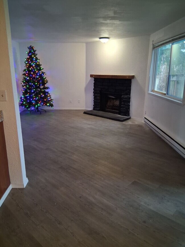 Building Photo - 1819 S 93rd St