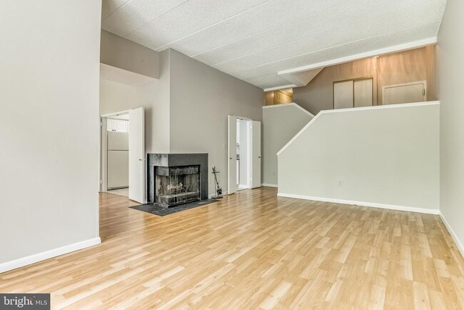 Building Photo - 11564 Rolling Green Ct