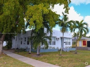 Building Photo - 1959 Funston St