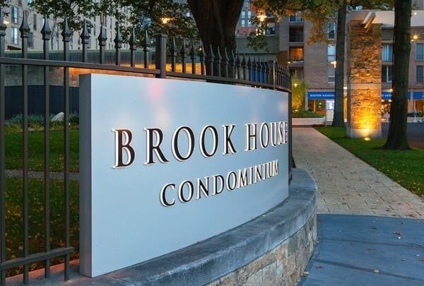 Photo - 33 Pond Ave (Brookline, MA)